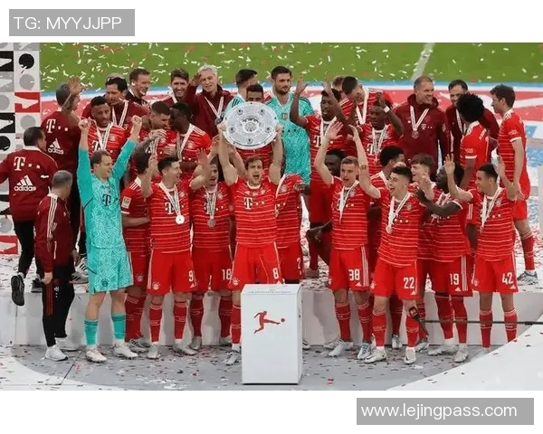 世界杯激战拜仁与里昂战平争议判罚引发全场热议