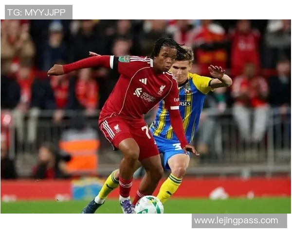 中超精彩对决曼联逆转拜仁乌龙球引发全场狂欢与转会热议